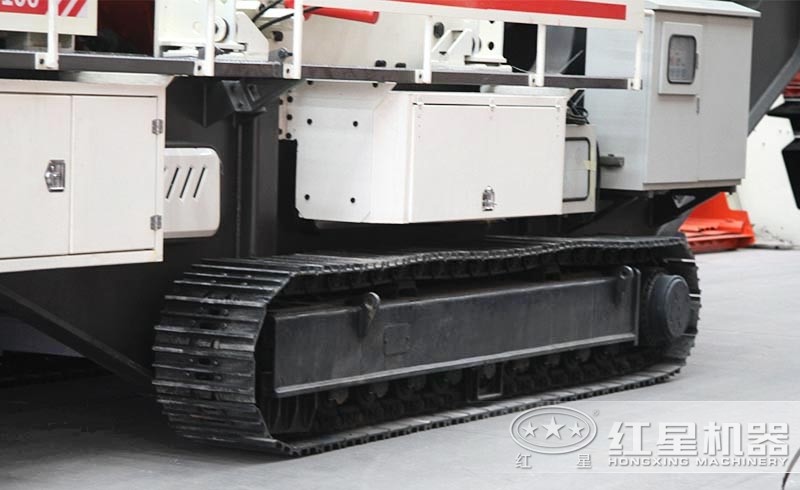 小型履帶石頭破碎機：履帶液壓驅動，砂廠暢通無阻