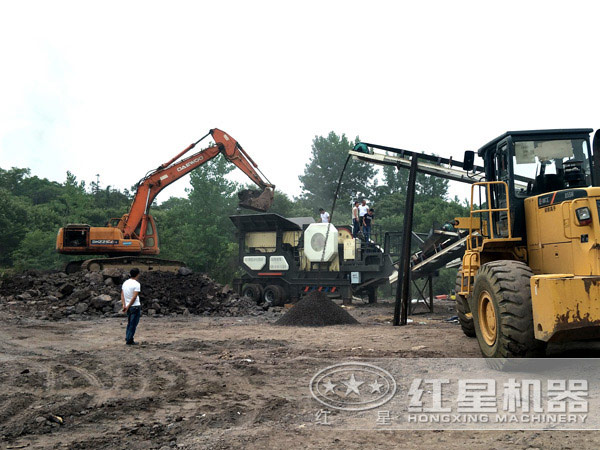 轉(zhuǎn)場靈活，移動(dòng)自由的矸石移動(dòng)破碎機(jī)