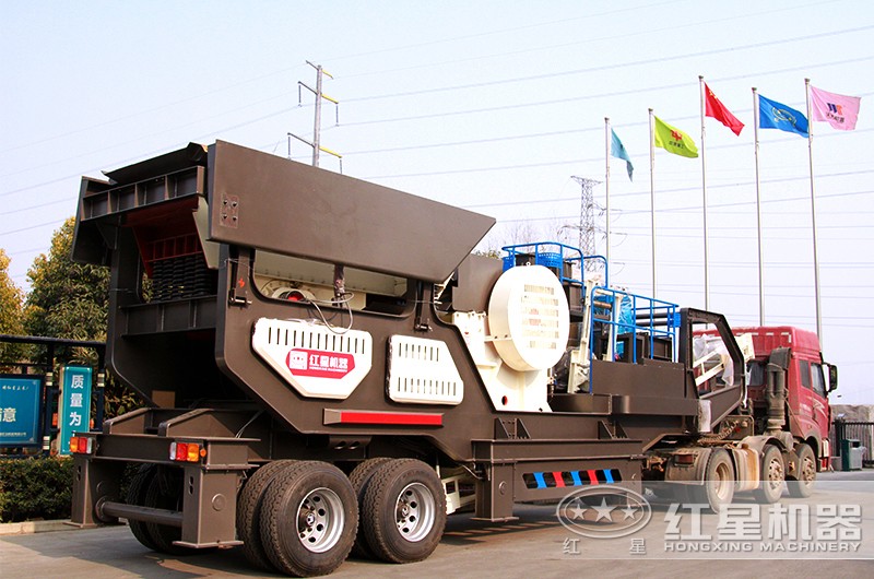 時(shí)產(chǎn)200噸小型移動(dòng)破碎車，配顎破機(jī)，發(fā)往湖北市場(chǎng)