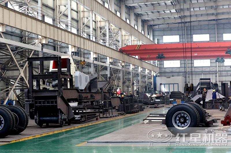 可流動(dòng)的全自動(dòng)錘式粉碎機(jī)車間生產(chǎn)，工匠精神，性能優(yōu)良