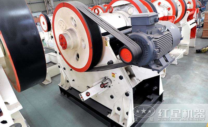 顎式破碎機(jī)，花崗巖粗碎加工處理