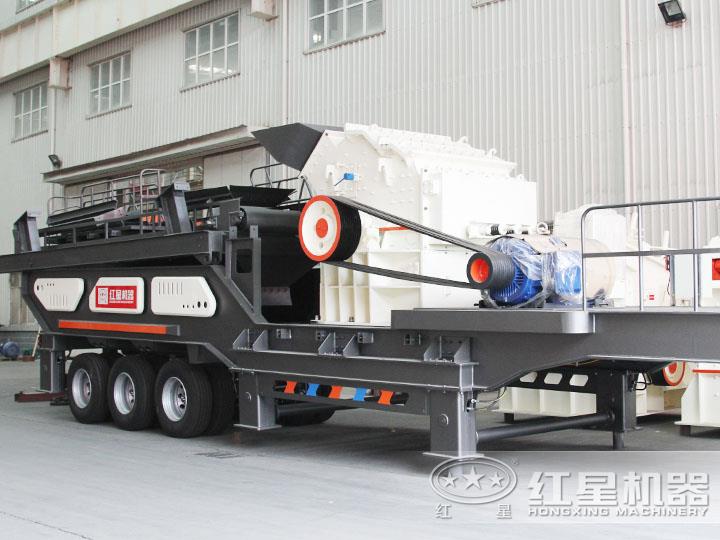 移動式細碎機能夠?qū)Σ煌捕鹊奈锪线M行細碎加工，效能高節(jié)能