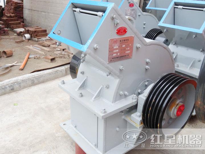 錘式破碎機(jī)，電機(jī)功率6P 55KW，時(shí)產(chǎn)18-40噸
