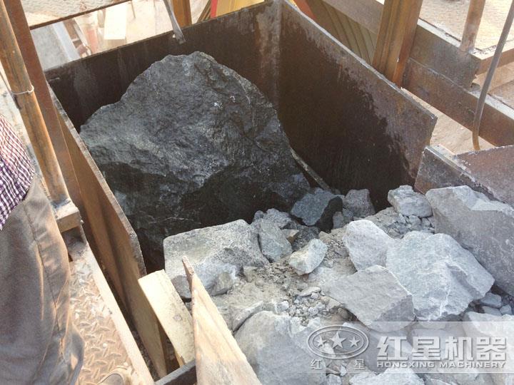 印尼尾礦加工現(xiàn)場(chǎng)，進(jìn)料粒度大，出料5-10mm