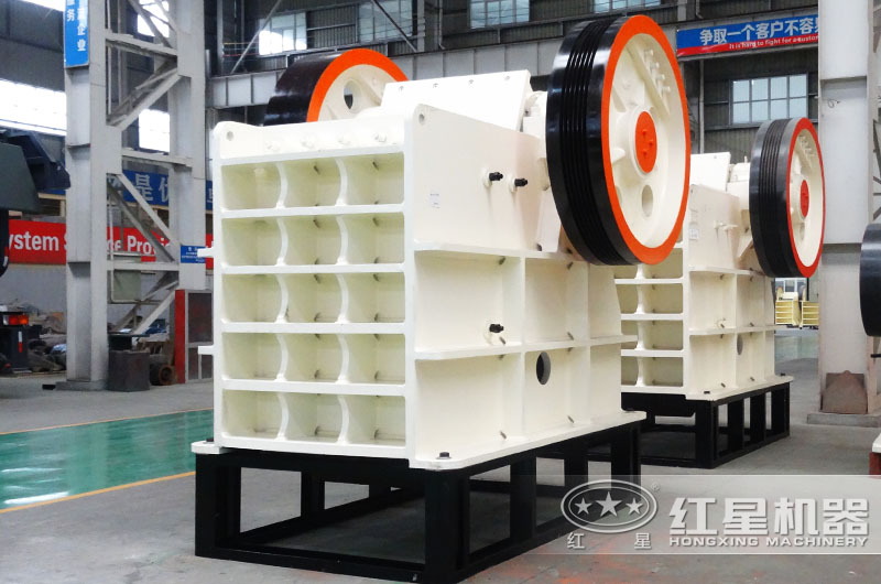 鄂式破碎機時產(chǎn)1-2200t/h，進料125-1200mm