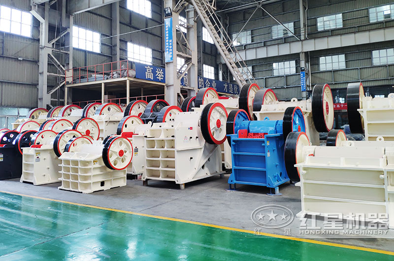 鄂式破碎機(jī)實(shí)拍，粗碎力度強(qiáng)