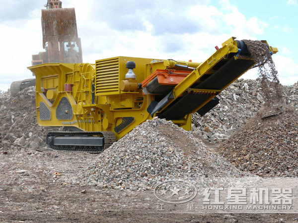 移動(dòng)汽車(chē)載式打石機(jī)現(xiàn)場(chǎng)
